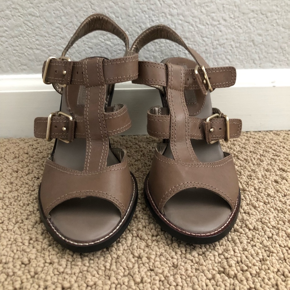 Banana Republic Womens Brown Strappy Sandals Size 7